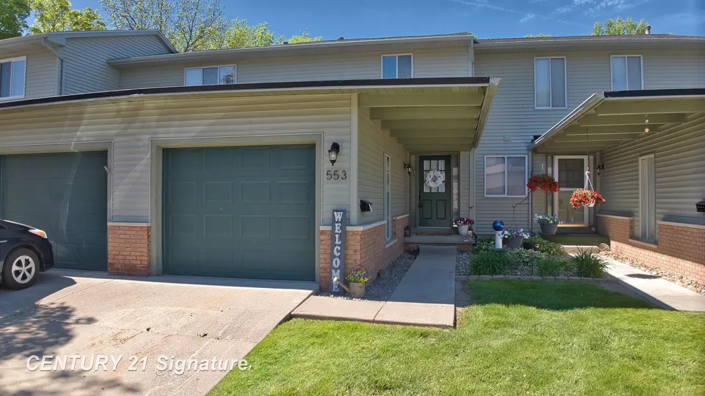 553 Oakbrook Circle Flushing City MI 48433