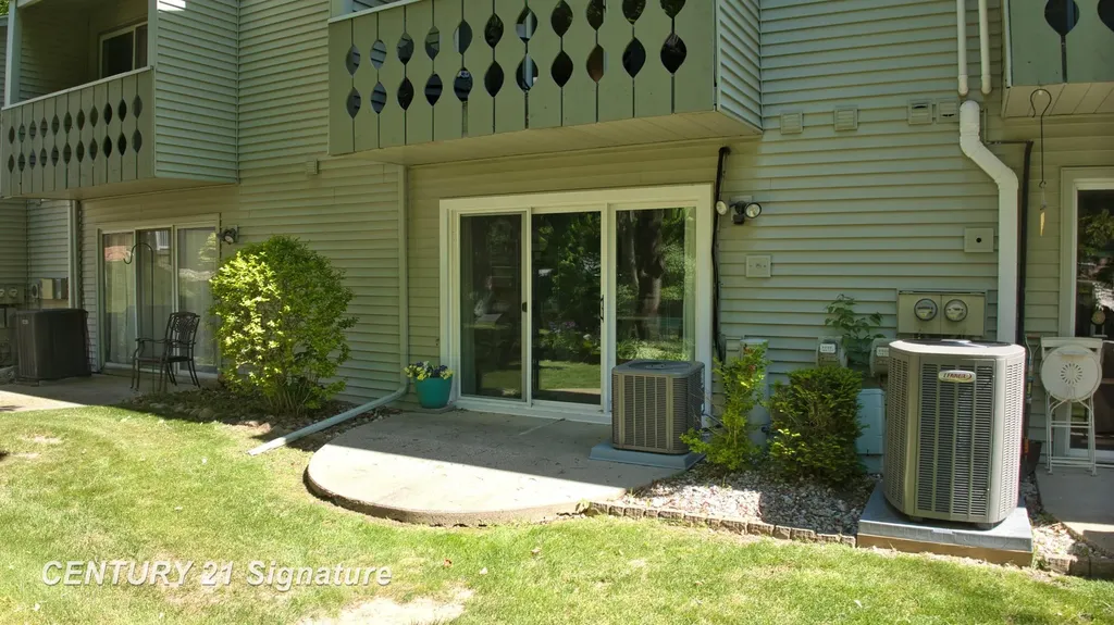 553 Oakbrook Circle Flushing City MI 48433