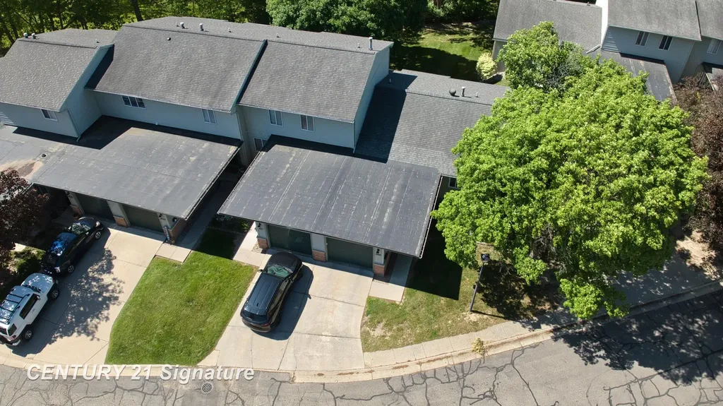 553 Oakbrook Circle Flushing City MI 48433