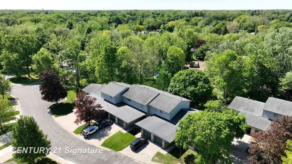 553 Oakbrook Circle Flushing City MI 48433
