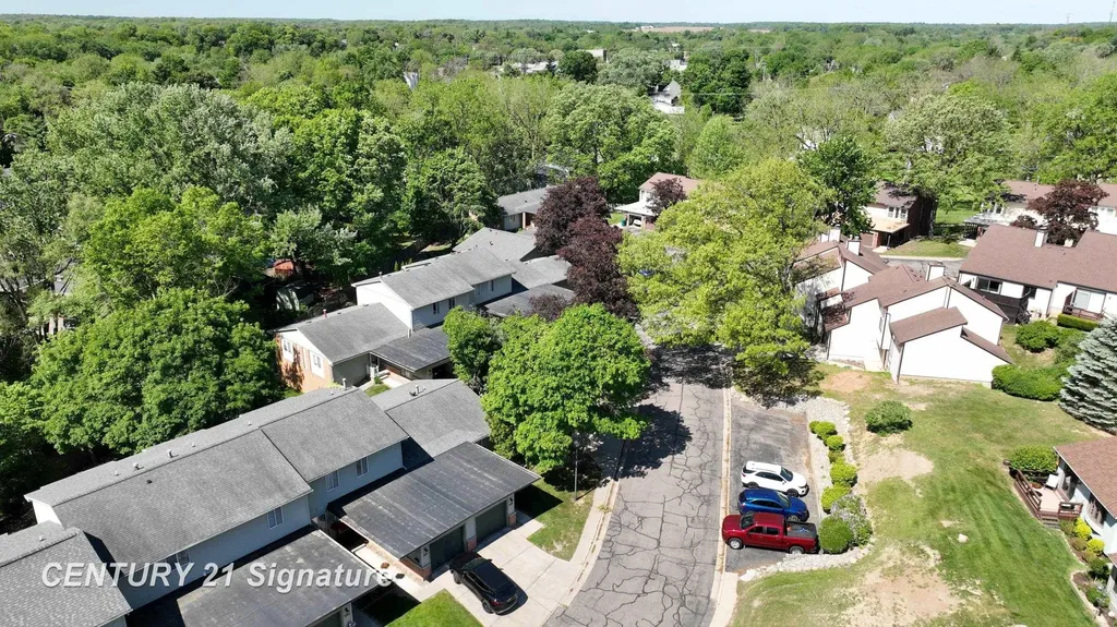 553 Oakbrook Circle Flushing City MI 48433