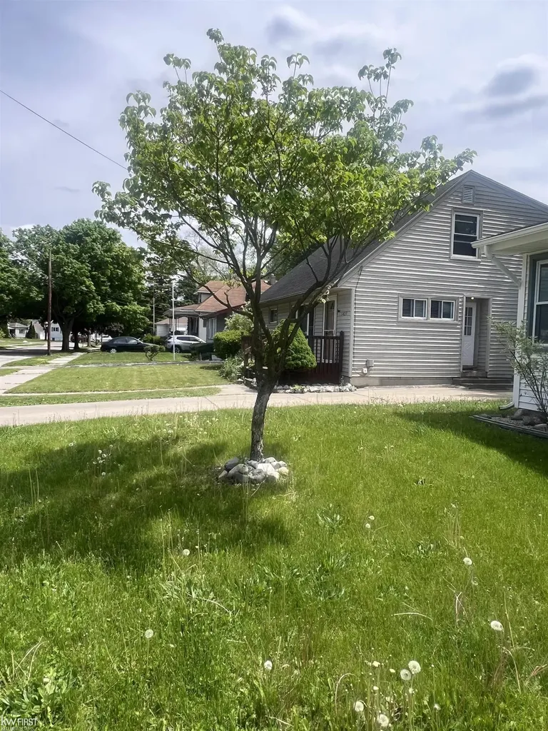 1433 Acacia Street Saginaw City MI 48602