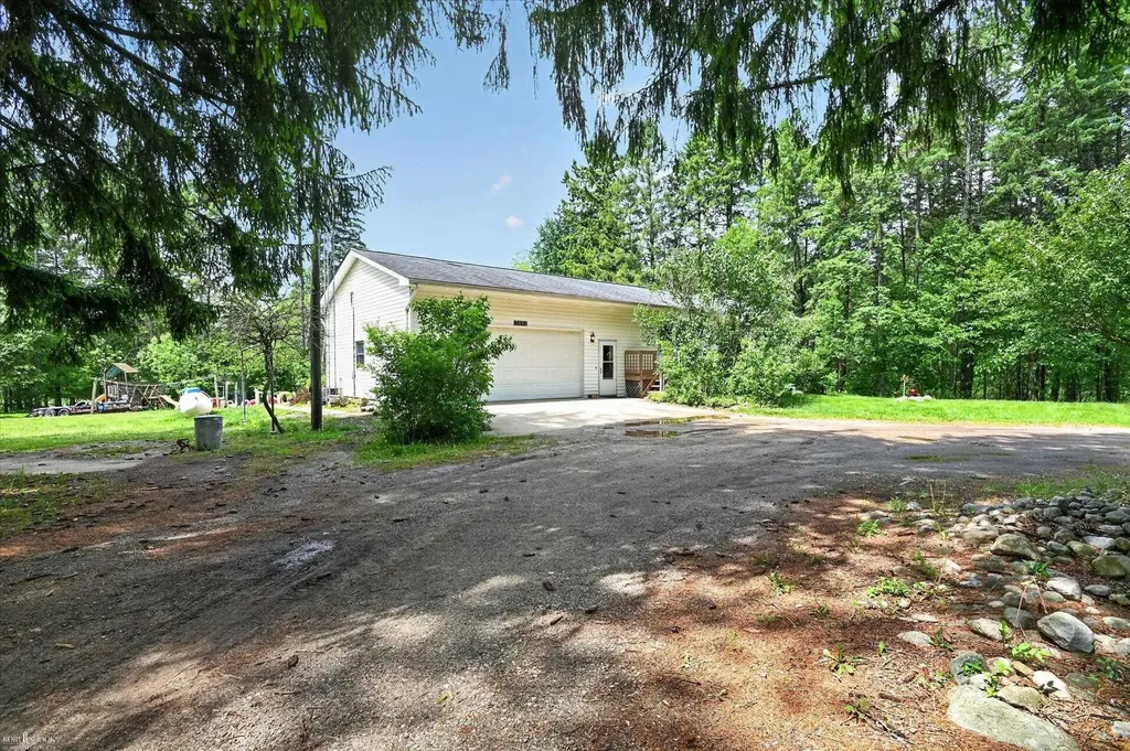 3477 Winegar Road Perry Township MI 48872