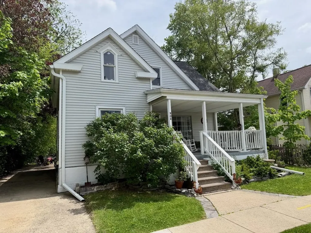 202 Mackinaw Street Durand City MI 48429
