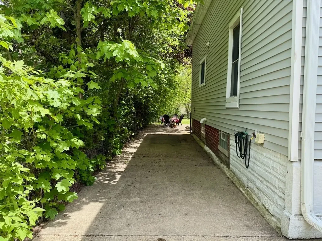 202 Mackinaw Street Durand City MI 48429