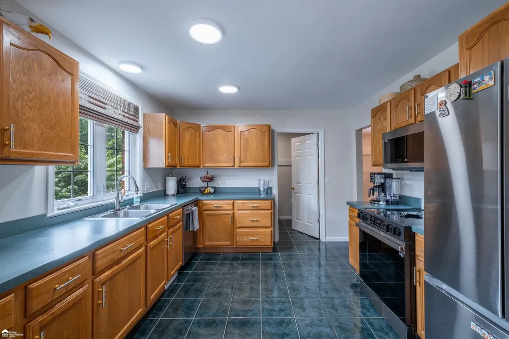 8201 Fountain View Drive Flushing Charter Township MI 48433