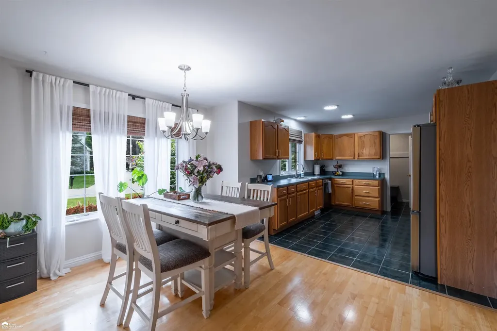 8201 Fountain View Drive Flushing Charter Township MI 48433