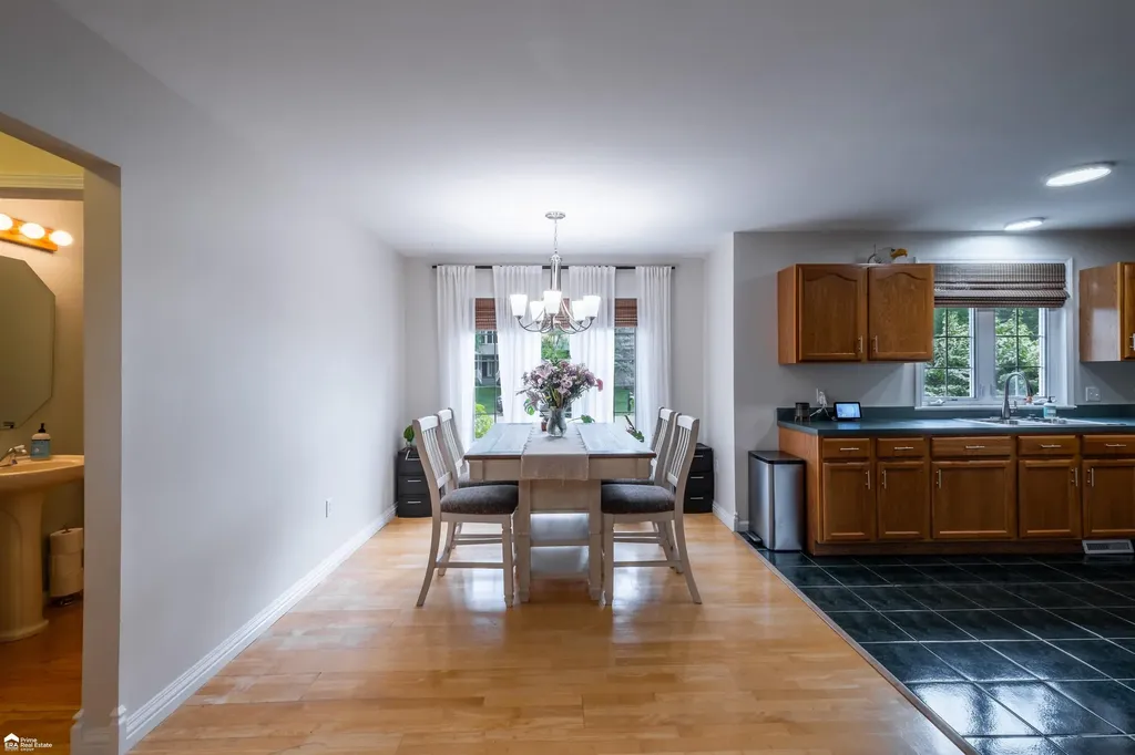 8201 Fountain View Drive Flushing Charter Township MI 48433