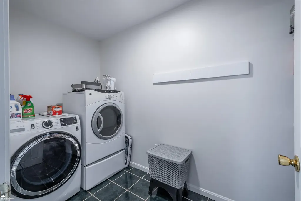 8201 Fountain View Drive Flushing Charter Township MI 48433