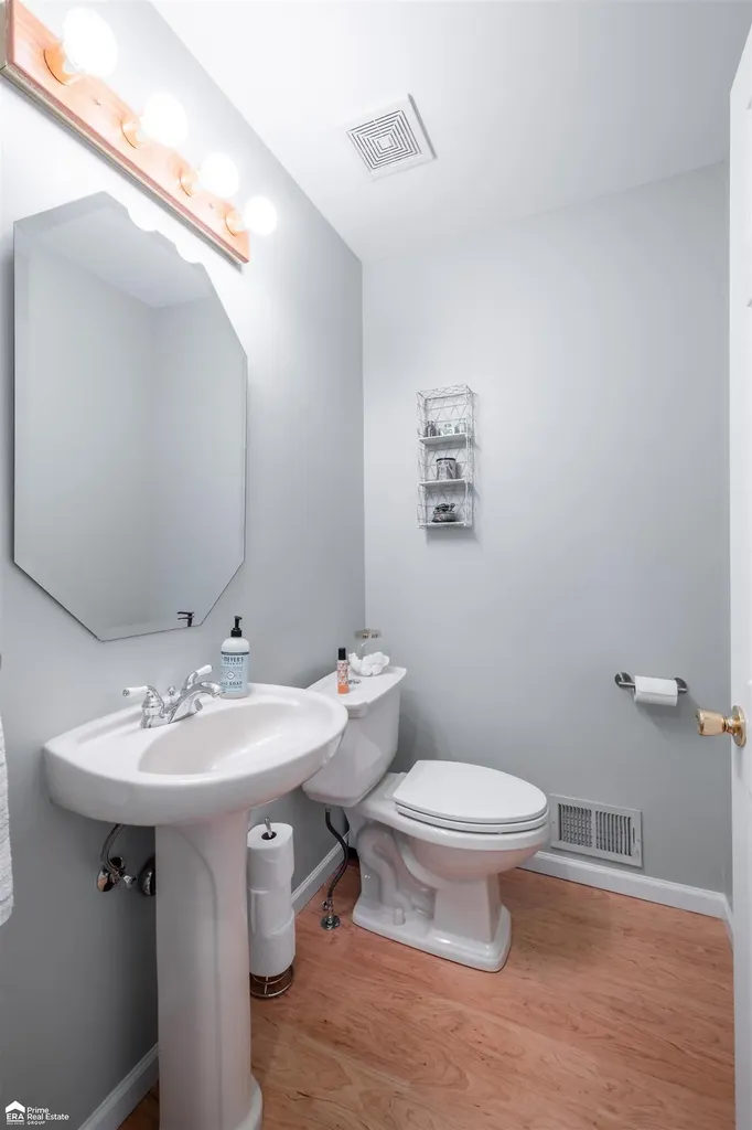 8201 Fountain View Drive Flushing Charter Township MI 48433