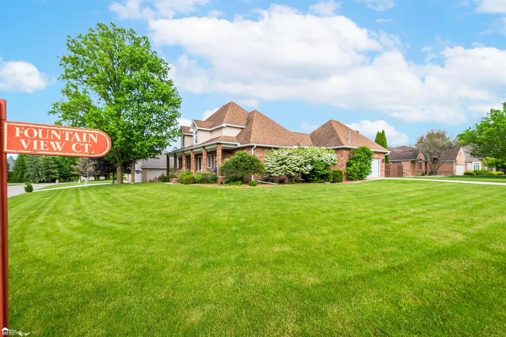 8201 Fountain View Drive Flushing Charter Township MI 48433