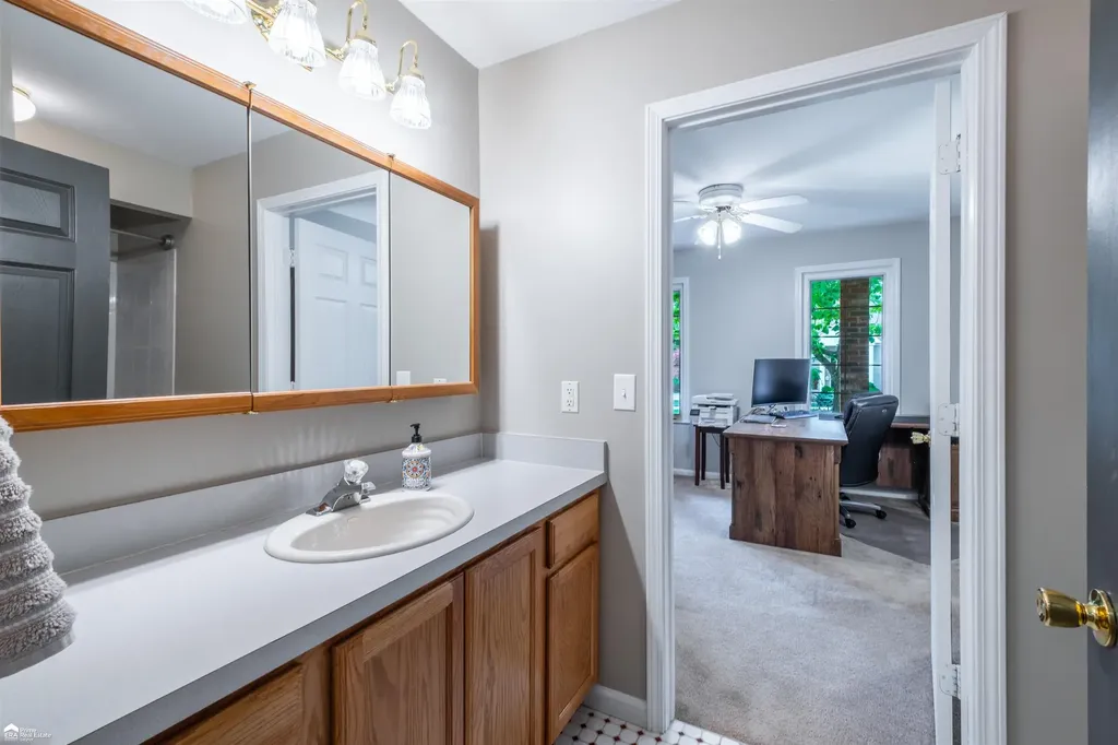 8201 Fountain View Drive Flushing Charter Township MI 48433