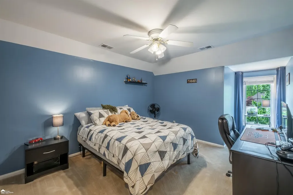 8201 Fountain View Drive Flushing Charter Township MI 48433