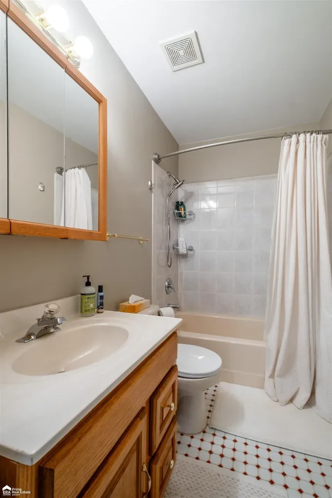 8201 Fountain View Drive Flushing Charter Township MI 48433