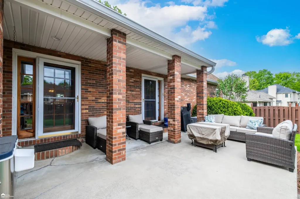 8201 Fountain View Drive Flushing Charter Township MI 48433