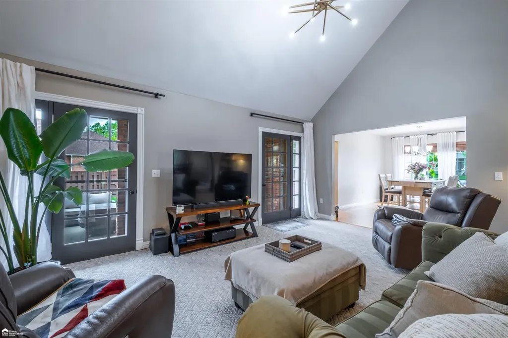 8201 Fountain View Drive Flushing Charter Township MI 48433