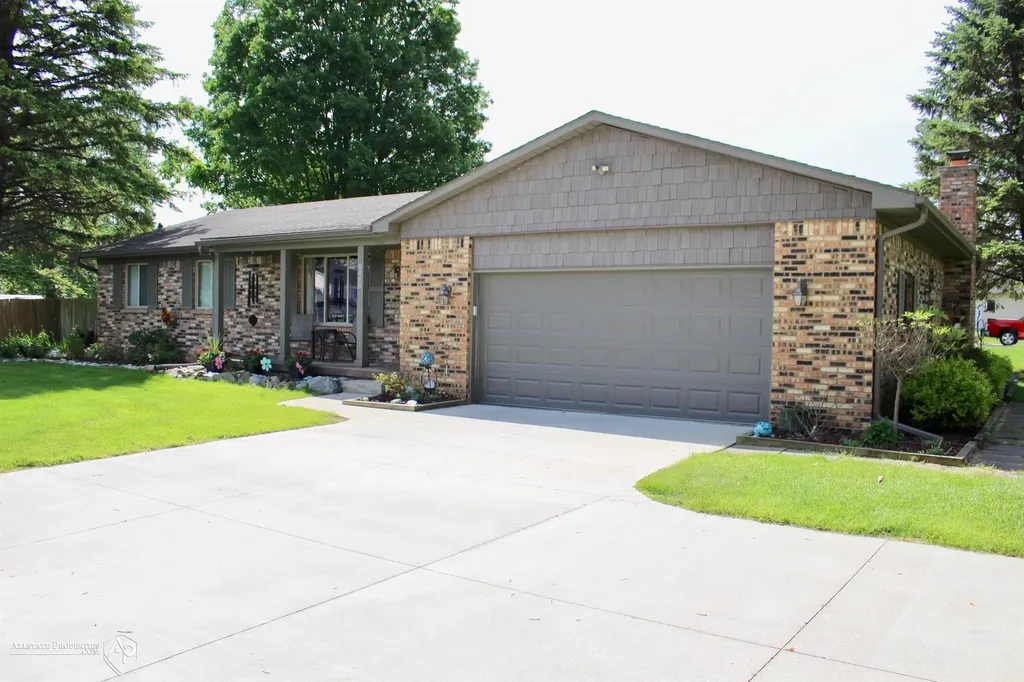 8468 Lippincott Boulevard Davison Township MI 48423