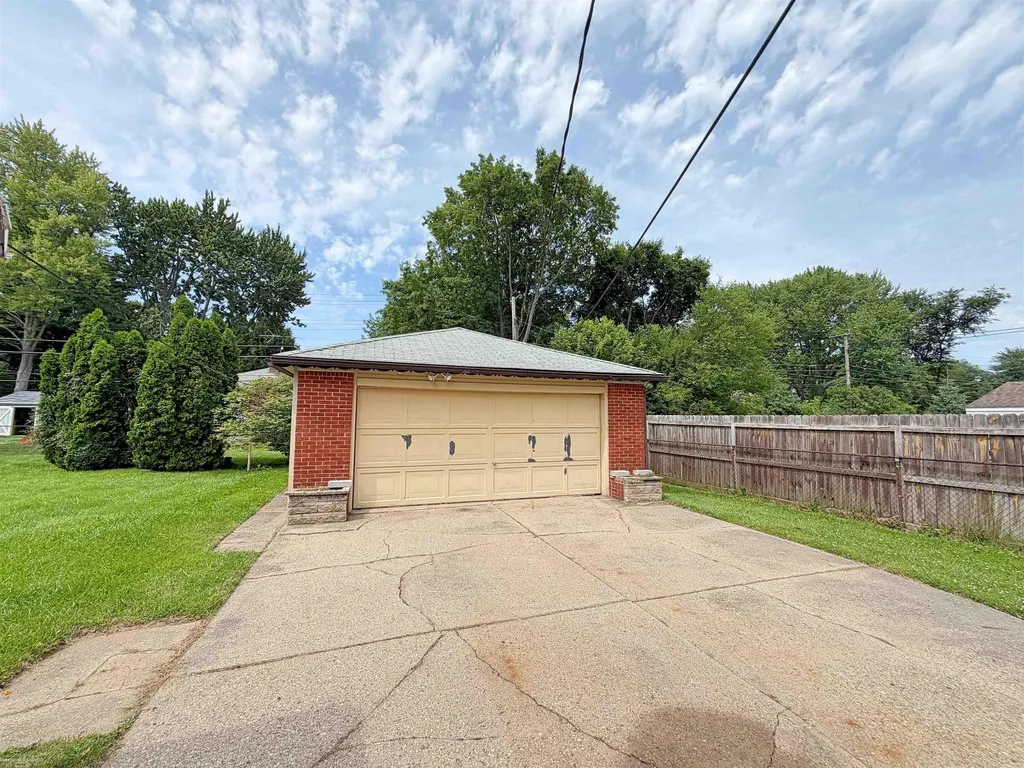 22431 Remick Drive Clinton Charter Township MI 48035