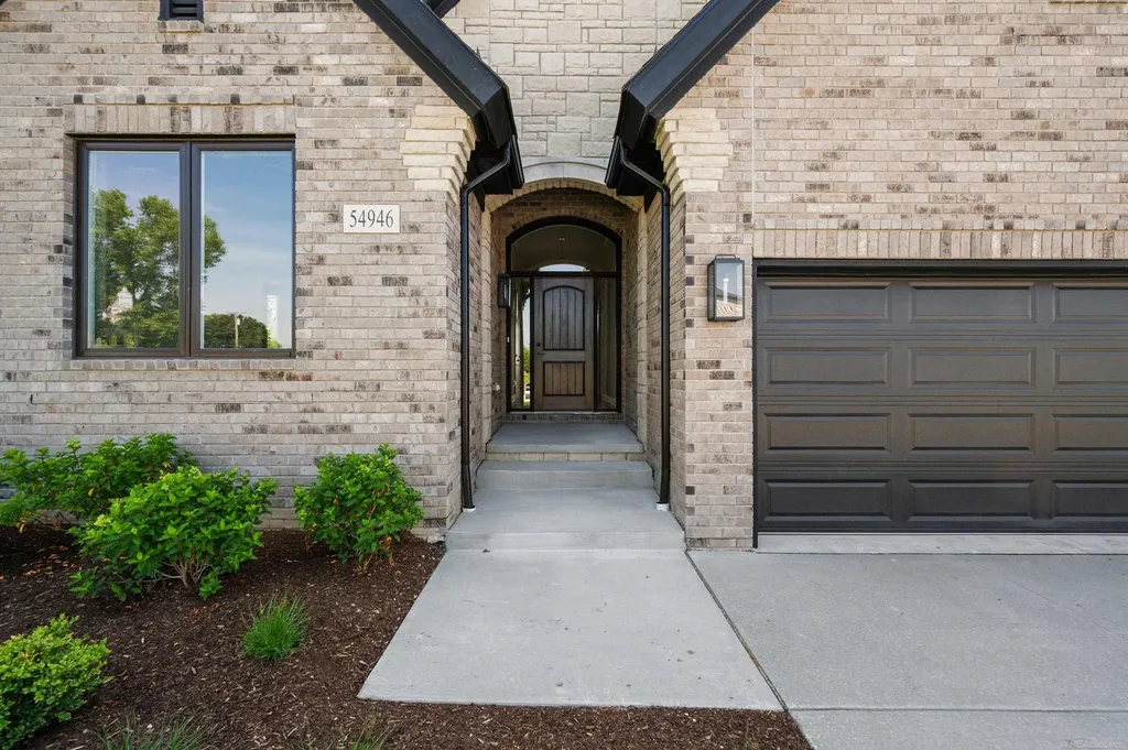 54946 Rose Terrace Drive Shelby Charter Township MI 48316