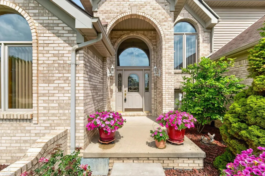 46640 Glen Pointe Drive Shelby Charter Township MI 48315