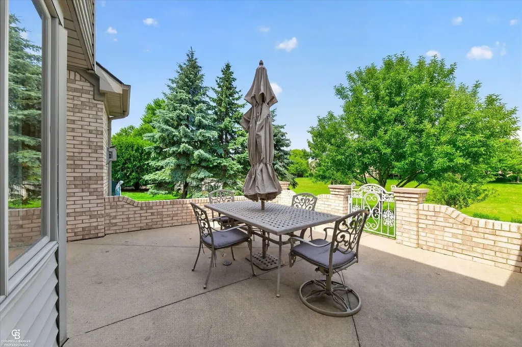 46640 Glen Pointe Drive Shelby Charter Township MI 48315