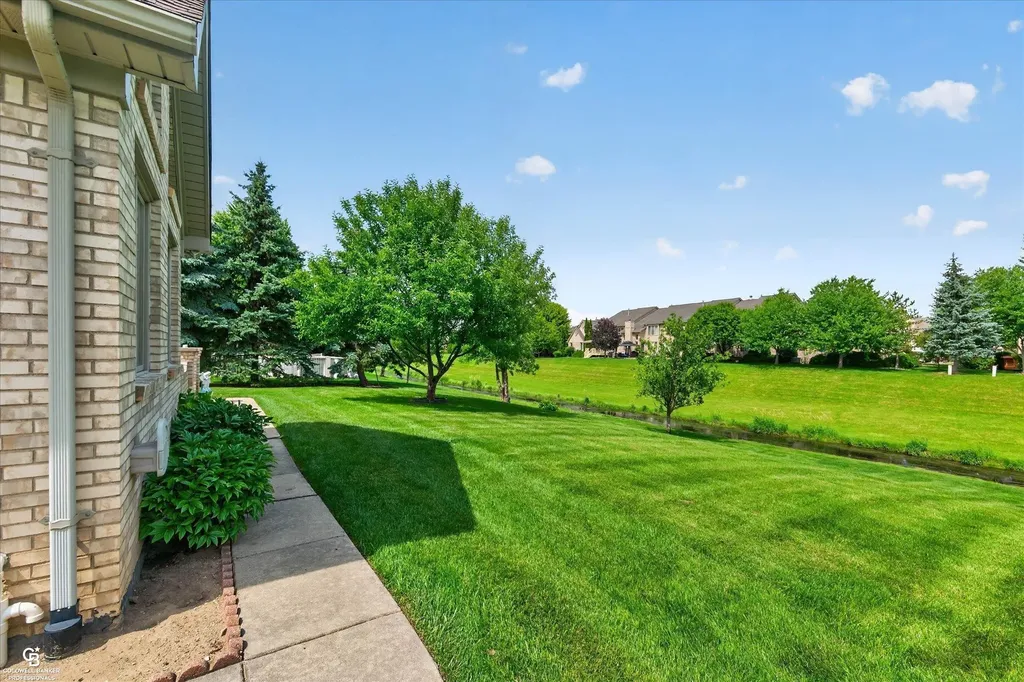 46640 Glen Pointe Drive Shelby Charter Township MI 48315