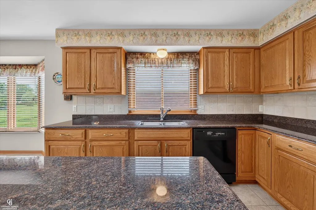 46640 Glen Pointe Drive Shelby Charter Township MI 48315