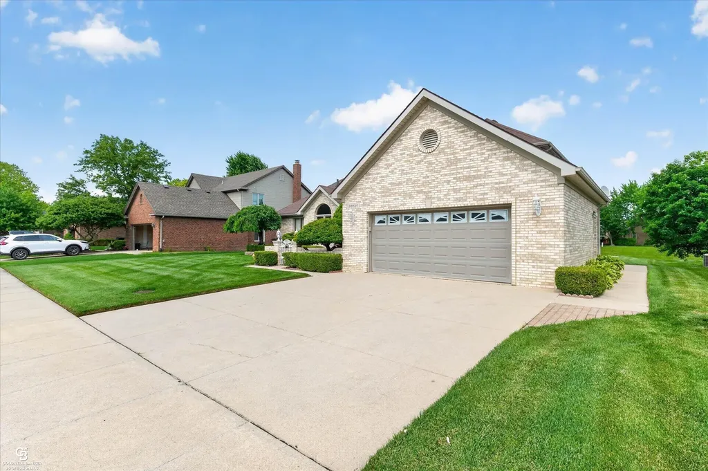 46640 Glen Pointe Drive Shelby Charter Township MI 48315