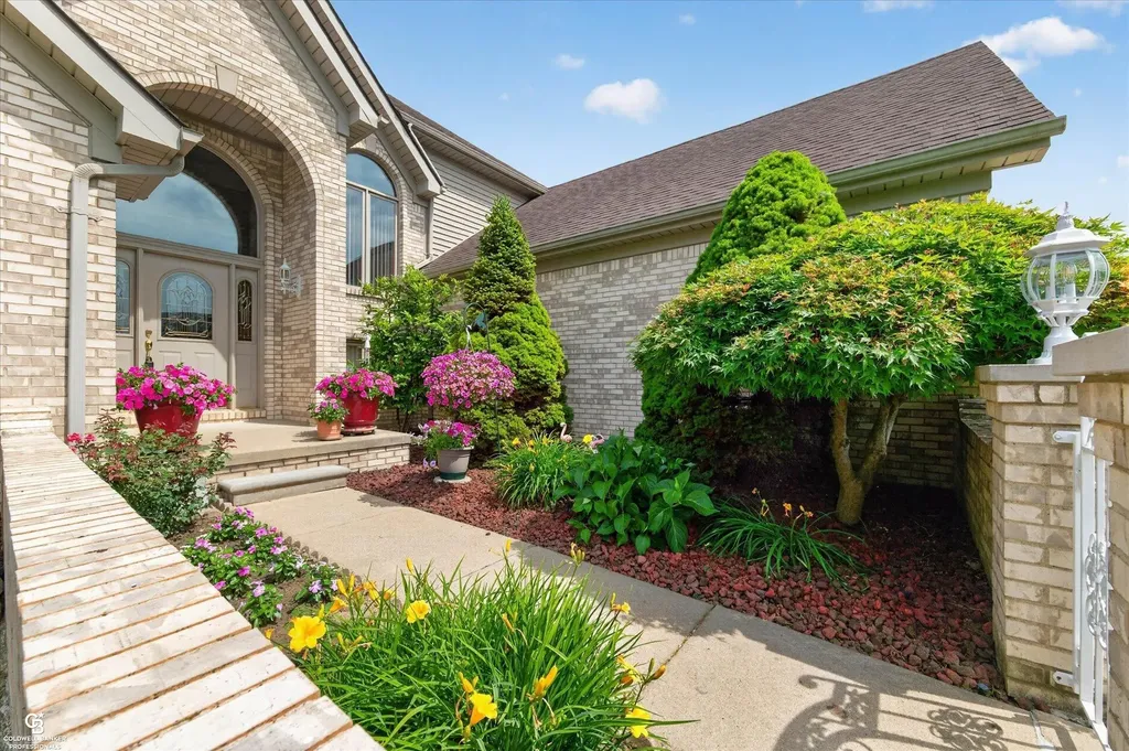 46640 Glen Pointe Drive Shelby Charter Township MI 48315