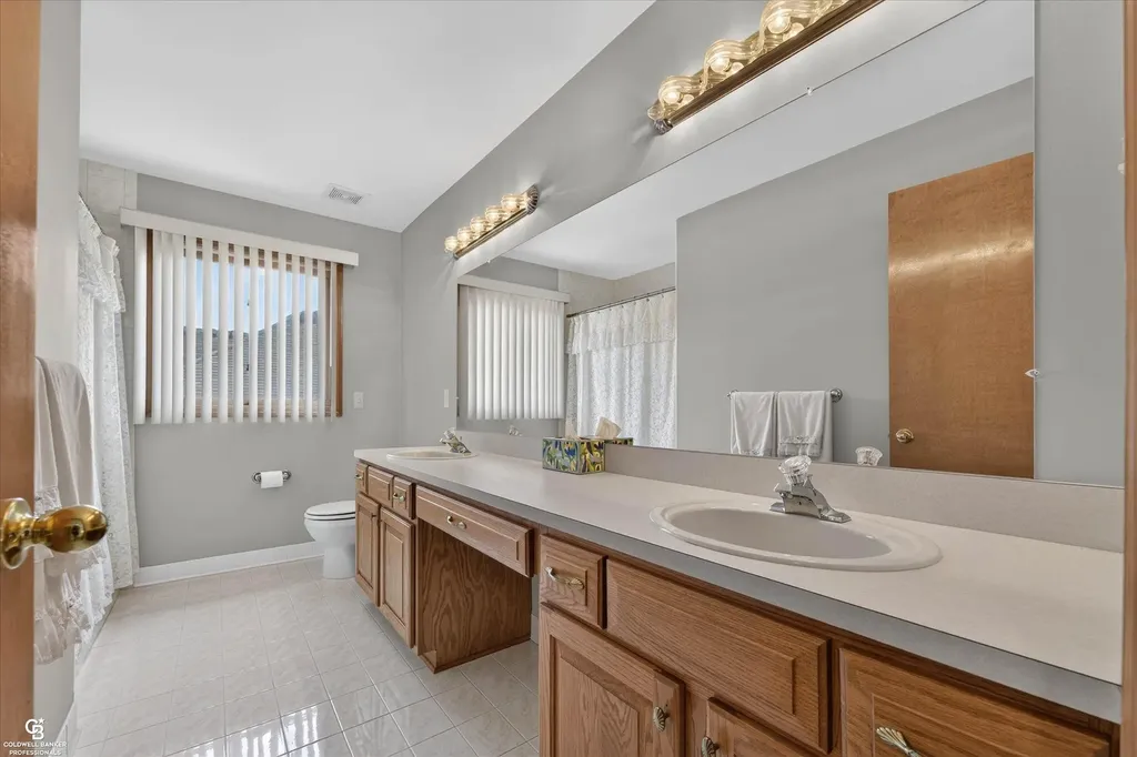 46640 Glen Pointe Drive Shelby Charter Township MI 48315