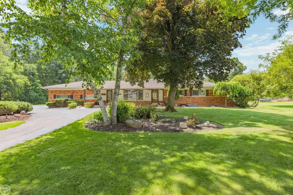 5248 Brookside Drive Shelby Charter Township MI 48316