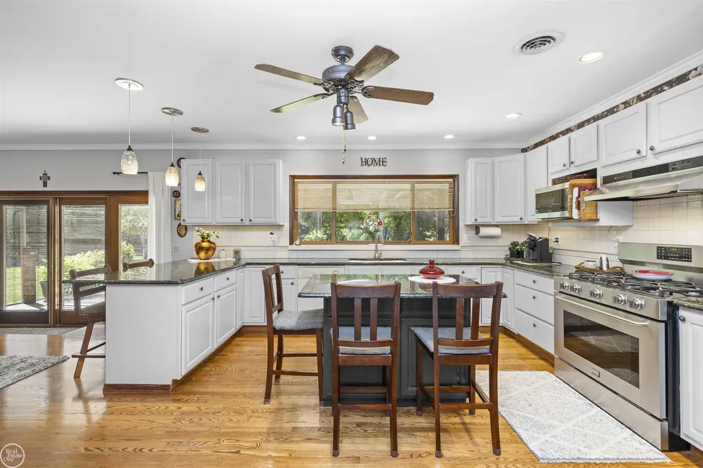 5248 Brookside Drive Shelby Charter Township MI 48316