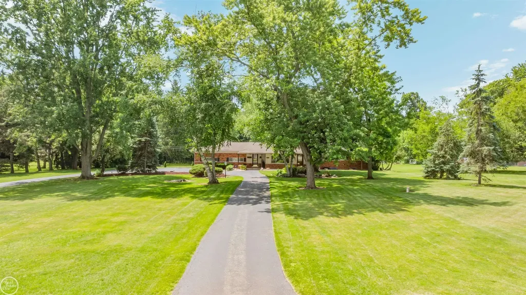 5248 Brookside Drive Shelby Charter Township MI 48316