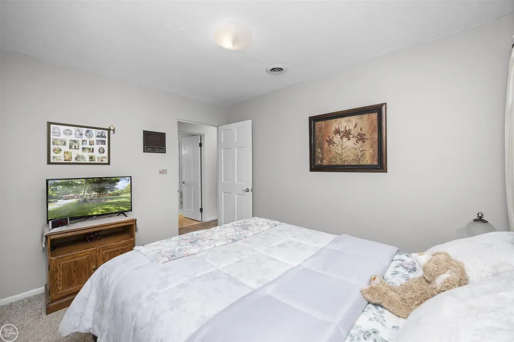 5248 Brookside Drive Shelby Charter Township MI 48316