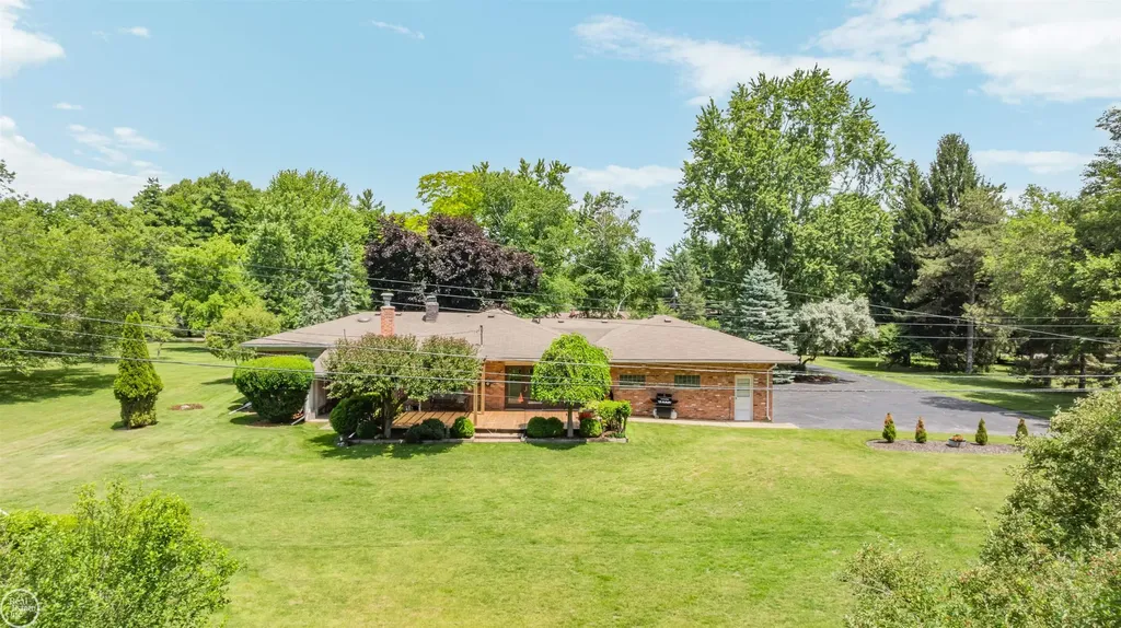 5248 Brookside Drive Shelby Charter Township MI 48316