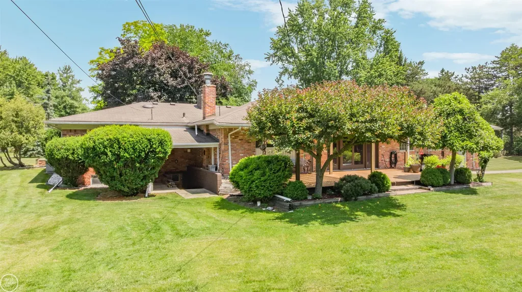 5248 Brookside Drive Shelby Charter Township MI 48316