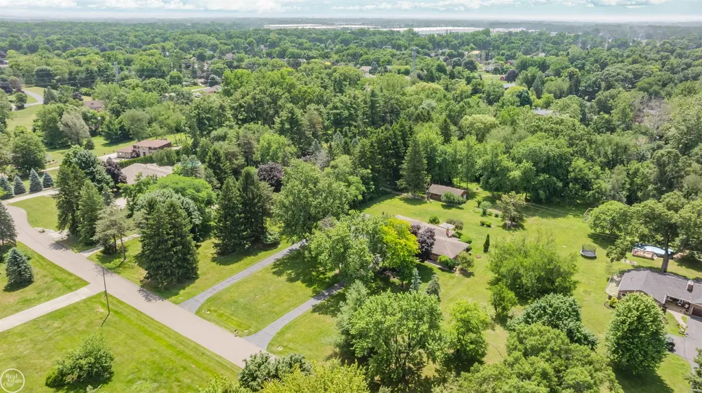 5248 Brookside Drive Shelby Charter Township MI 48316