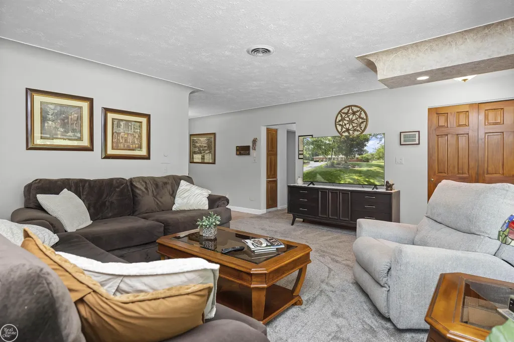 5248 Brookside Drive Shelby Charter Township MI 48316