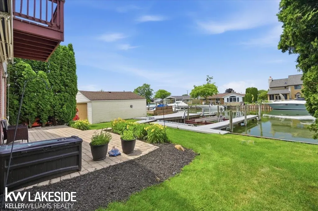 38823 E Archer Drive Harrison Charter Township MI 48045