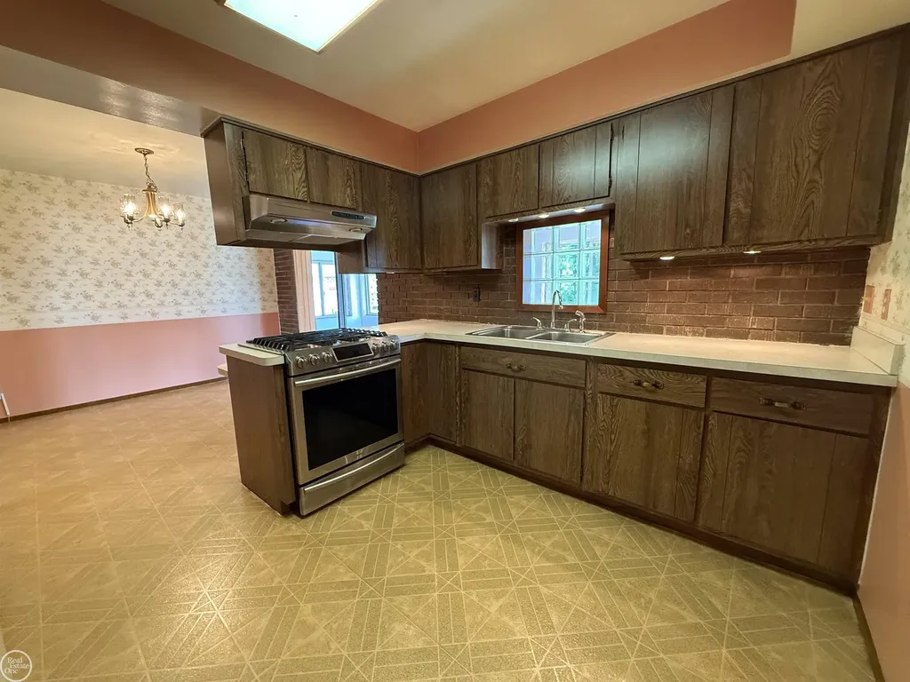 26250 South River Road Harrison Charter Township MI 48045
