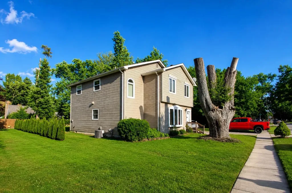 21812 Albion Avenue Farmington Hills City MI 48336