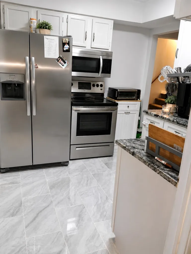 21812 Albion Avenue Farmington Hills City MI 48336