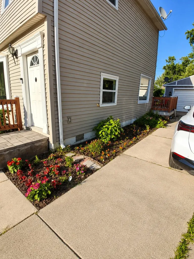 21812 Albion Avenue Farmington Hills City MI 48336