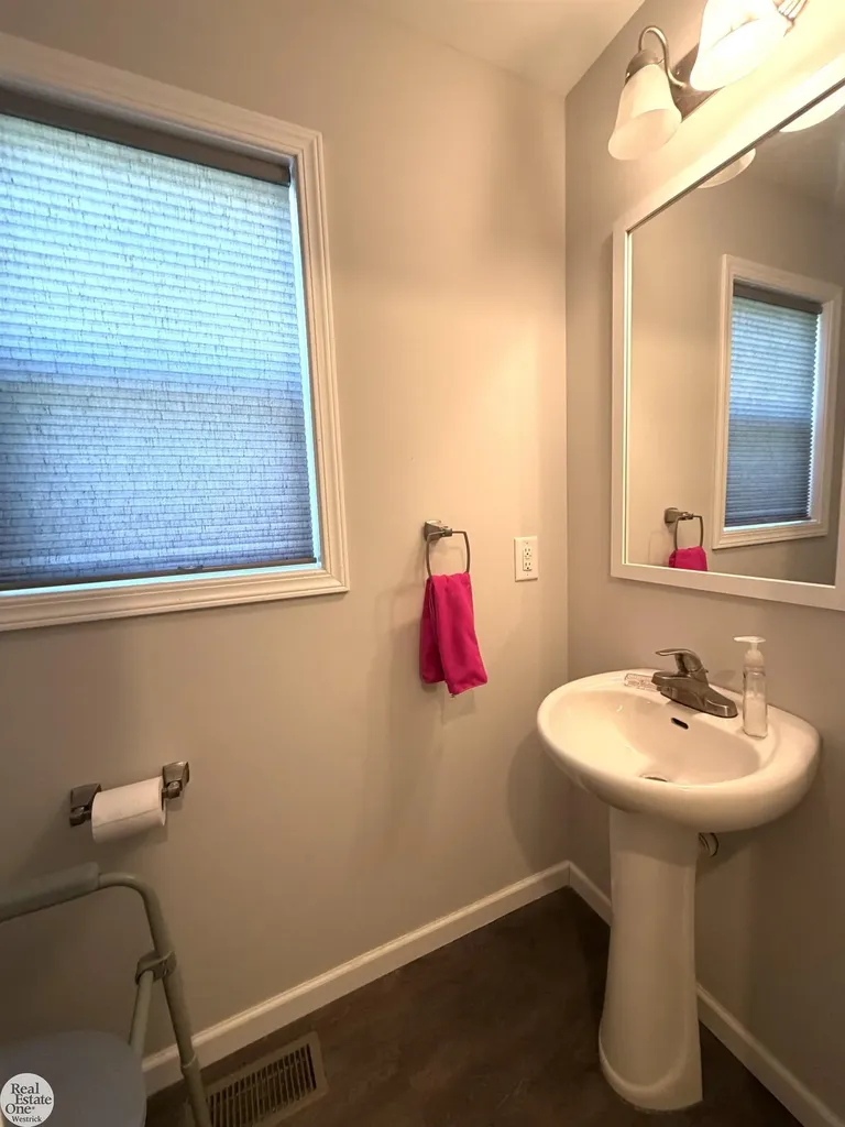8164 River Road Cottrellville Township MI 48039