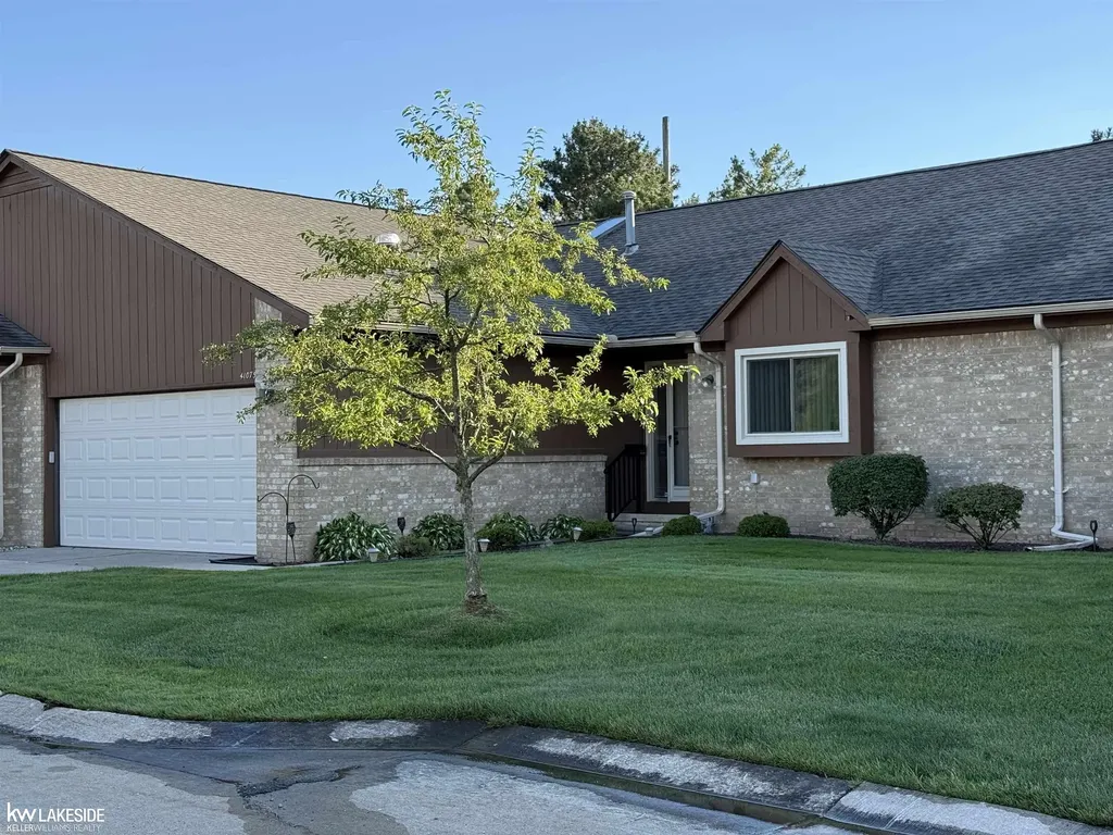 41075 Donna Drive Clinton Charter Township MI 48038