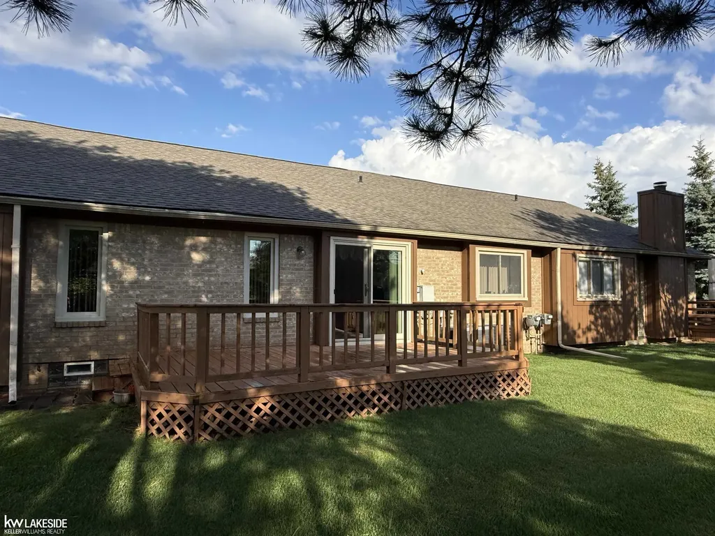 41075 Donna Drive Clinton Charter Township MI 48038