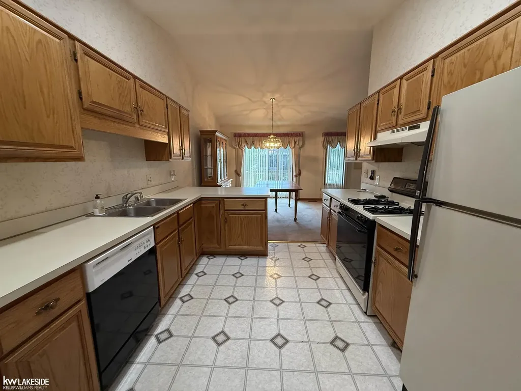 41075 Donna Drive Clinton Charter Township MI 48038