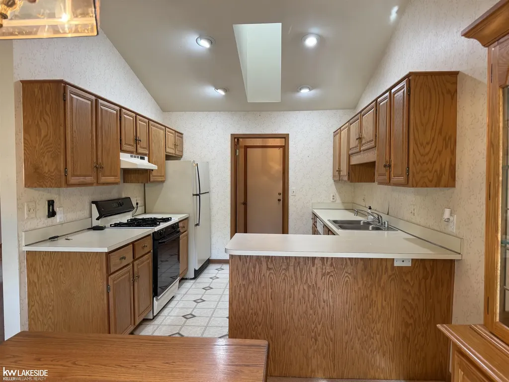 41075 Donna Drive Clinton Charter Township MI 48038