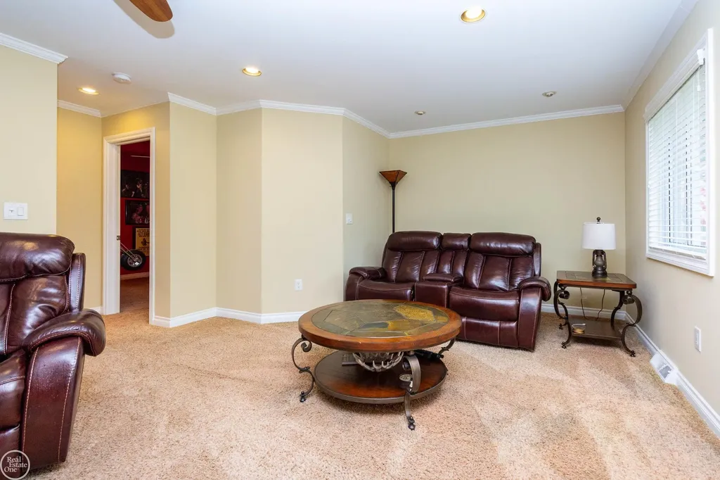 39745 Sylvia Street Harrison Charter Township MI 48045
