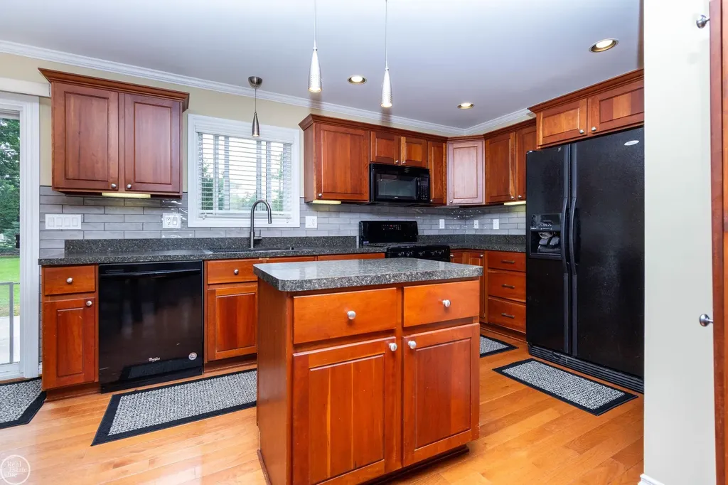 39745 Sylvia Street Harrison Charter Township MI 48045